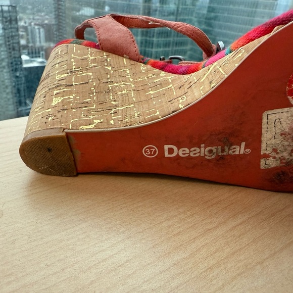 Desigual size 7 (37 Eur) EUC embellished Red and Orange Sandals Vibrant Style - Picture 9 of 16